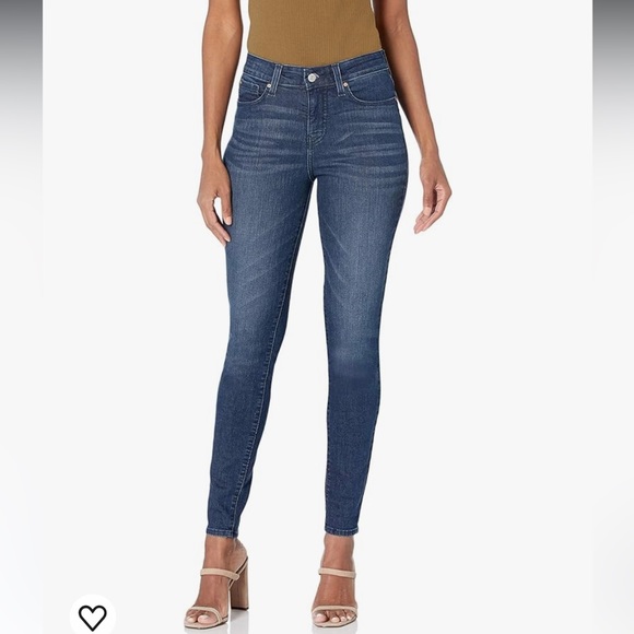 NWT Signature by Levi Strauss Women’s Totally Shaping Skinny Jeans - Picture 1 of 9